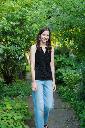 Sarah-Grad-75
