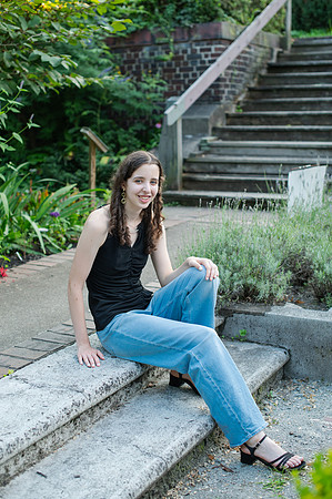 Sarah-Grad-77