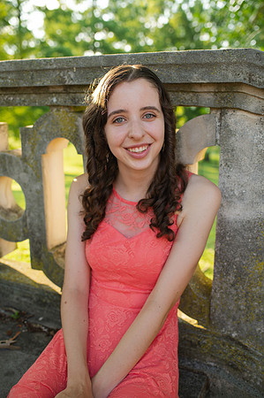 Sarah-Grad-30