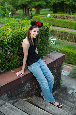 Sarah-Grad-81