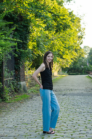 Sarah-Grad-69
