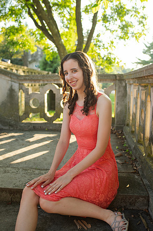 Sarah-Grad-27