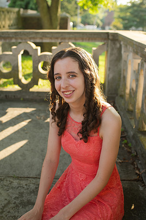 Sarah-Grad-28