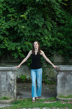 Sarah-Grad-64